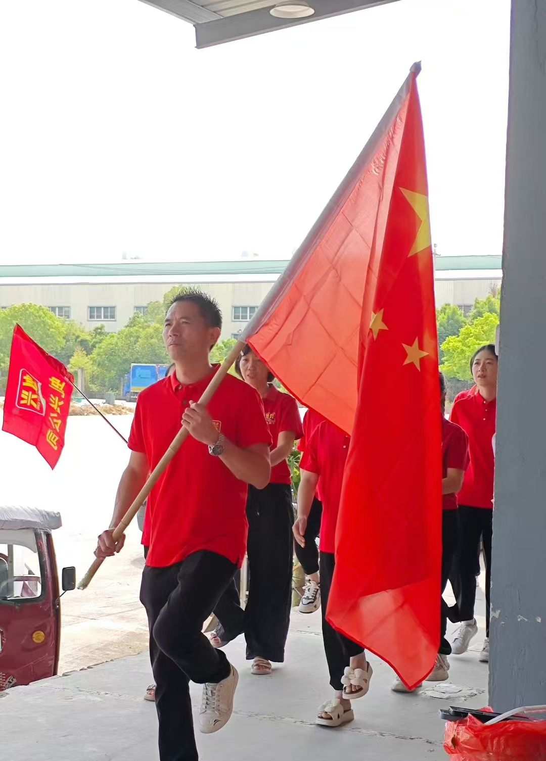 2025年9月3日NG官网公司组织员工旁观阅兵直播，，，为祖国的繁华兴盛感应高慢！！！